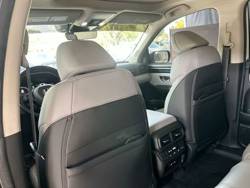 Used 2025 Honda Pilot Touring image 23