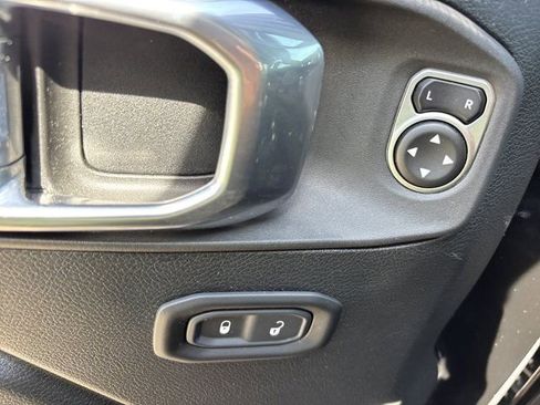 Used 2021 Jeep Gladiator Mojave AWD/4WD image 22