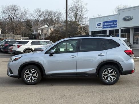 Used 2022 Subaru Forester Premium image 9