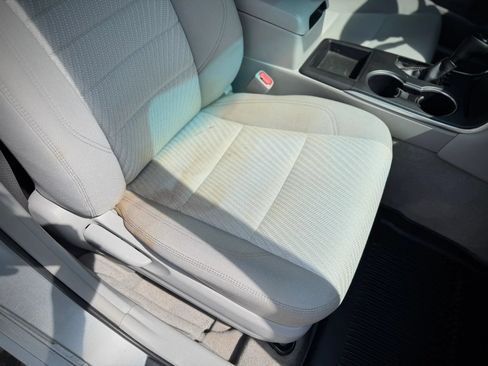 Used 2017 Toyota Camry LE FWD image 18