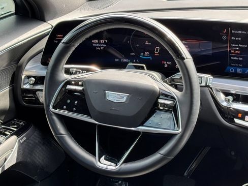 Certified 2024 Cadillac Lyriq Luxury AWD/4WD image 28