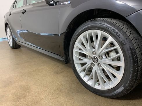 Used 2020 Toyota Camry XLE FWD image 6