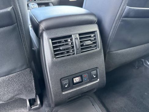 Used 2025 Mitsubishi Outlander SEL image 17