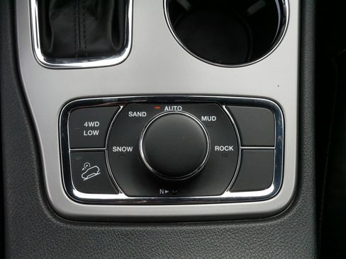 Used 2022 Jeep Grand Cherokee Laredo X AWD/4WD image 25