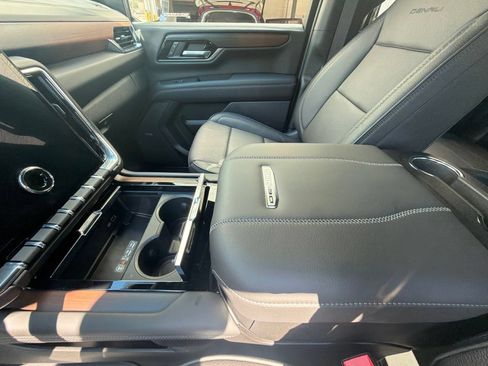 Used 2026 GMC Yukon XL Denali w/ Sun & Power Step Package AWD/4WD image 4