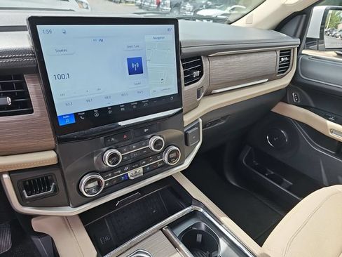 Used 2024 Ford Expedition Limited AWD/4WD image 23
