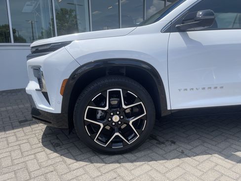 Used 2024 Chevrolet Traverse RS image 10