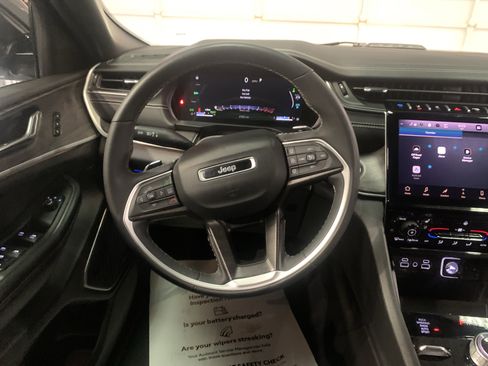 Used 2024 Jeep Grand Cherokee Limited 4xe image 17