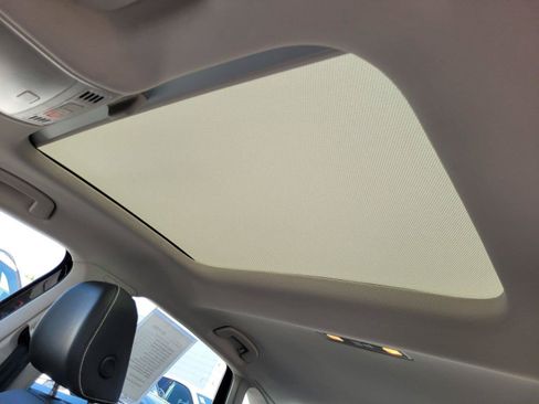 Used 2025 Volkswagen Jetta SE w/ Sunroof Package FWD image 13