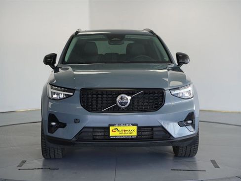 Used 2023 Volvo XC40 B4 Ultimate FWD image 2