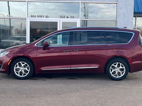 Used 2020 Chrysler Pacifica Touring-L Plus w/ Tire & Wheel Group image 8