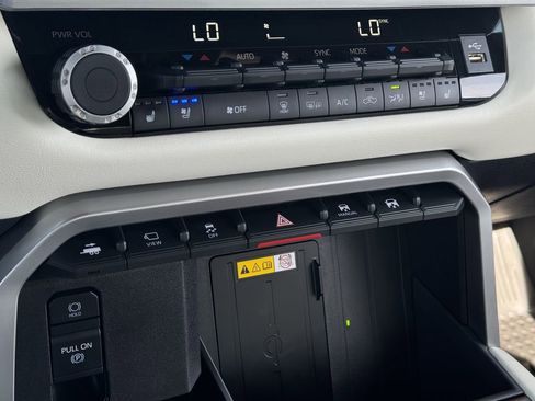 Used 2023 Toyota Tundra Capstone AWD/4WD image 22