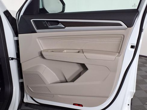 Used 2023 Volkswagen Atlas SE image 8