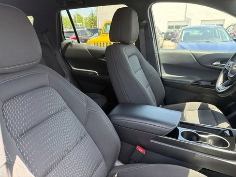 Used 2025 Chevrolet Equinox LT w/ Safety and Technology Package FWD image 24