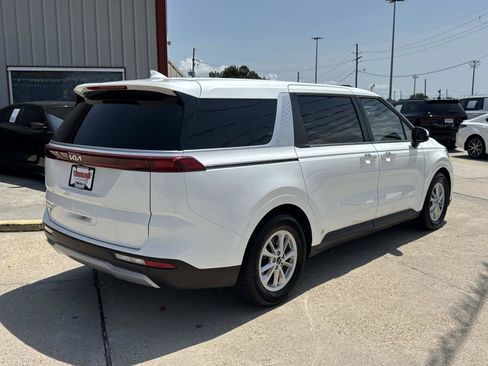 Used 2024 Kia Carnival LX FWD image 7