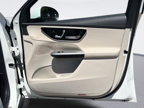 Used 2024 Mercedes-Benz GLC 300 image 29