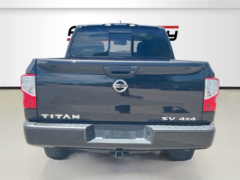 Used 2022 Nissan Titan SV w/ SV Convenience Package image 6