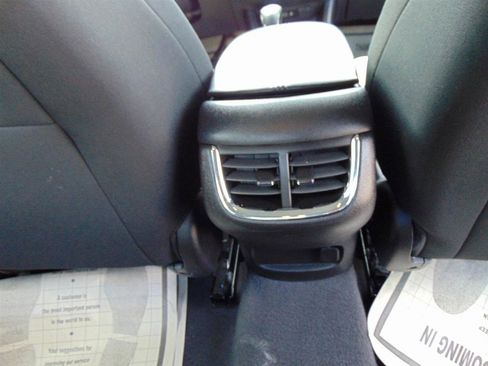 Used 2023 Chevrolet Malibu LT FWD image 15