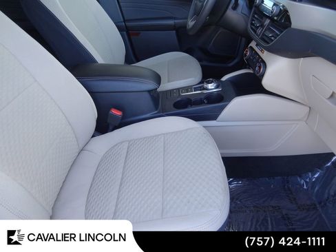 Certified 2022 Ford Escape SE AWD/4WD image 12