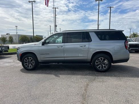 Used 2023 Chevrolet Suburban Z71 w/ Luxury Package image 6