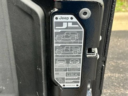 Used 2026 Jeep Wrangler Unlimited Sahara AWD/4WD image 19