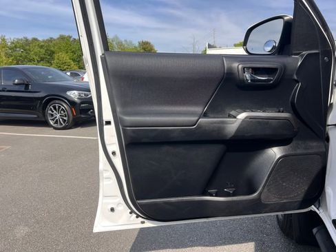 Used 2019 Toyota Tacoma TRD Sport w/ Technology Package RWD image 10