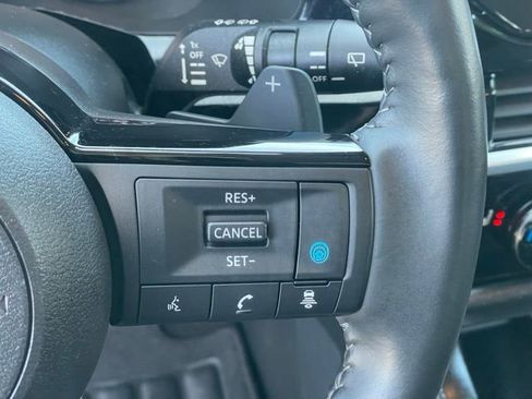 Used 2024 Nissan Pathfinder SL image 18