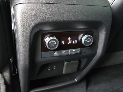 Used 2025 Buick Enclave Sport Touring w/ Power Package FWD image 15