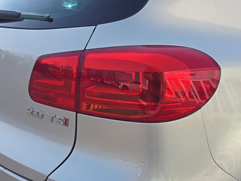 Used 2014 Volkswagen Tiguan SE image 11
