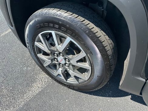 Used 2023 GMC Acadia SLE image 29