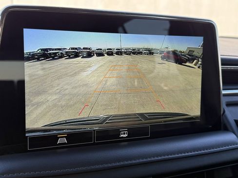 Used 2021 Chevrolet Tahoe Z71 image 9