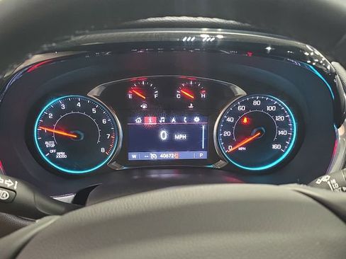 Used 2023 Chevrolet Traverse LT w/ Rear Camera Mirror Package image 24