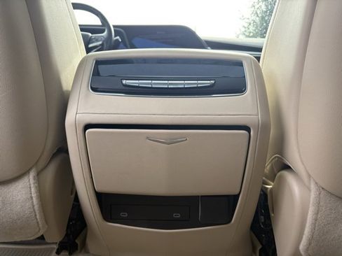 Used 2022 Cadillac Escalade Premium Luxury image 20
