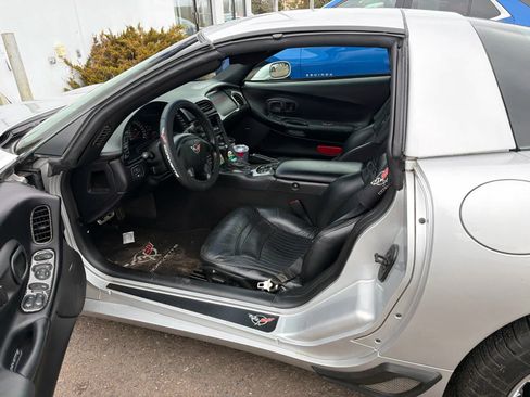 Used 2001 Chevrolet Corvette Coupe w/ Preferred Equipment Group2 RWD image 5