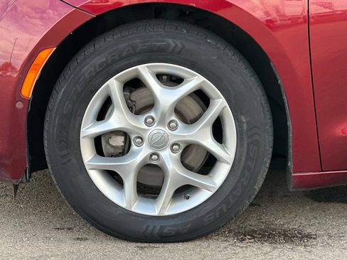 Used 2020 Chrysler Pacifica Touring-L Plus w/ Tire & Wheel Group FWD image 29