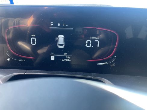 Used 2023 Kia Telluride LX image 7