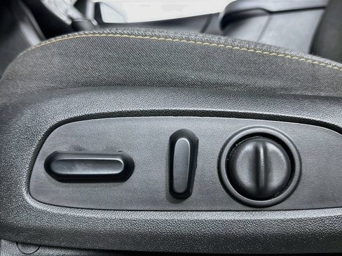 Used 2020 Chevrolet Equinox LT w/ LPO, Floor Liner Package FWD image 16