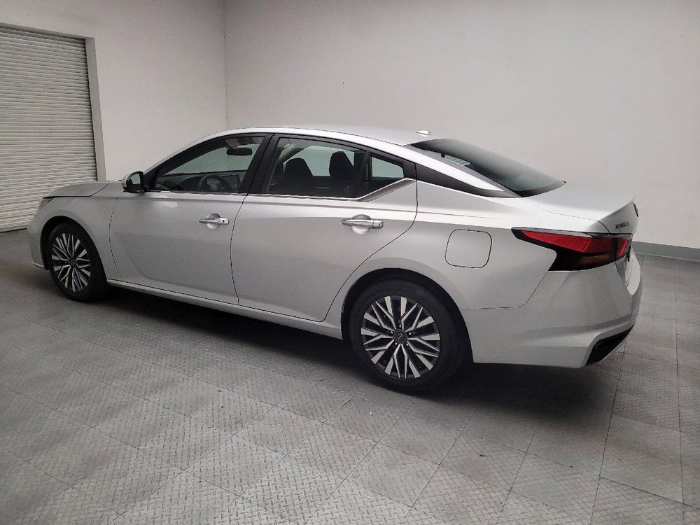 Used 2023 Nissan Altima 2.5 SV FWD image 3