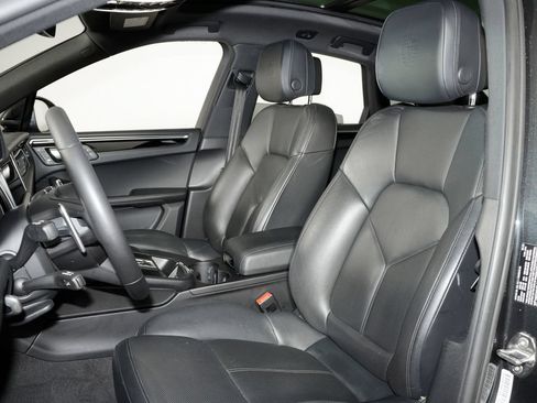 Certified 2023 Porsche Macan S AWD/4WD image 5