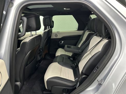 Used 2022 Land Rover Discovery S R-Dynamic image 24