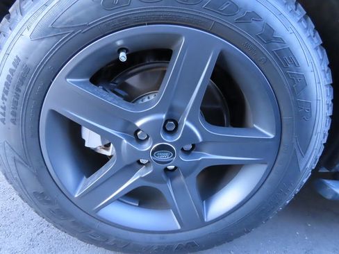 Used 2025 Land Rover Defender 110 X-Dynamic SE image 17