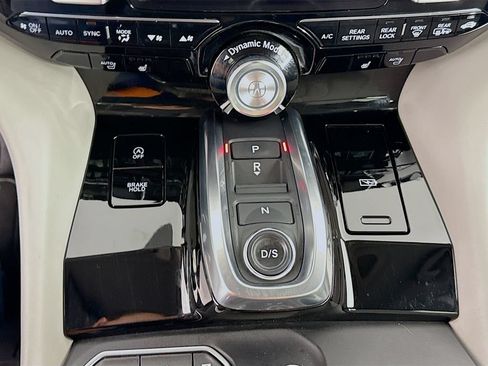 Used 2022 Acura MDX SH-AWD w/ Technology Package image 16