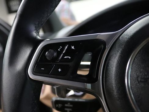 Used 2020 Porsche Cayenne E-HYBRID w/ Premium Plus Package image 27