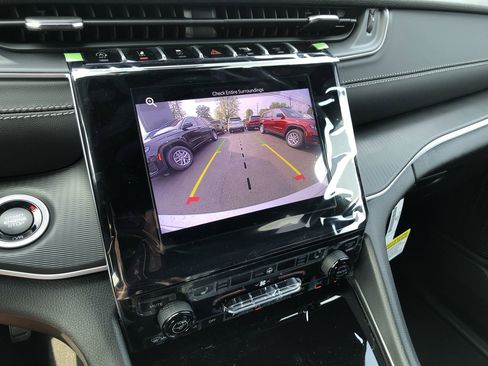 New 2025 Jeep Grand Cherokee Laredo X w/ Luxury Tech Group I image 21