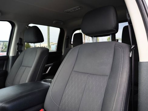 Used 2018 Nissan Titan SV w/ SV Convenience Package RWD image 5