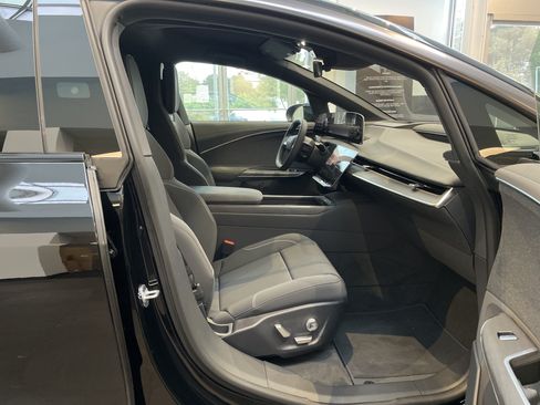 Used 2026 Lucid Gravity Grand Touring AWD/4WD image 46