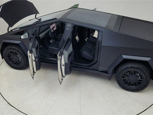 Used 2024 Tesla Cybertruck AWD Crew Cab image 81