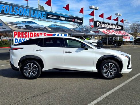 Used 2025 Lexus RZ 300e w/ Accessory Package (2T) image 7