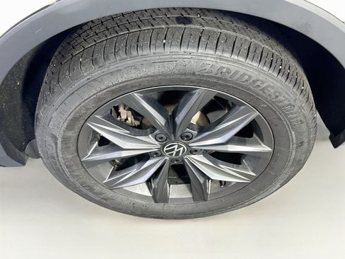 Used 2023 Volkswagen Tiguan SE AWD/4WD image 29