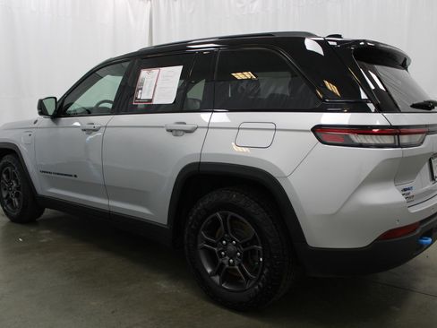 Used 2023 Jeep Grand Cherokee Trailhawk w/ Rear Seat Video Group I AWD/4WD image 8